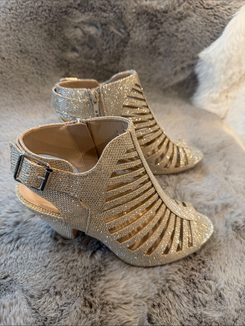 Y-Not? Shea Lt Gold Glitter Cage Peep Toe Block Heel Bootie Sandals Shoes Sz 6.5